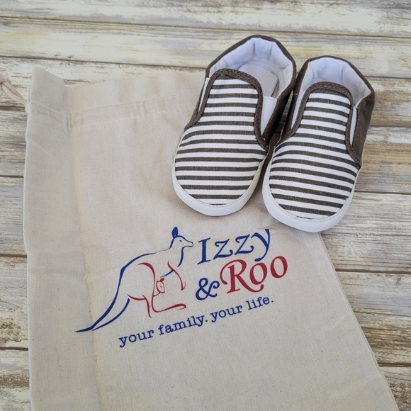 NWT Izzy & Roo Brown & White Striped Canvas Slip-On Shoes Baby Size 24-30 Months - Picture 1 of 9